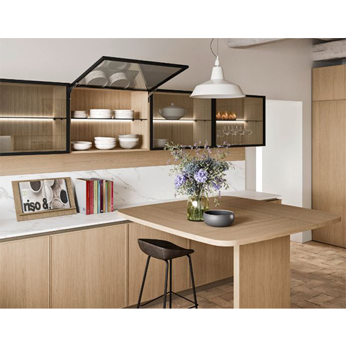 Комбинации стола и столика для закусок REGOLO и PLANA.